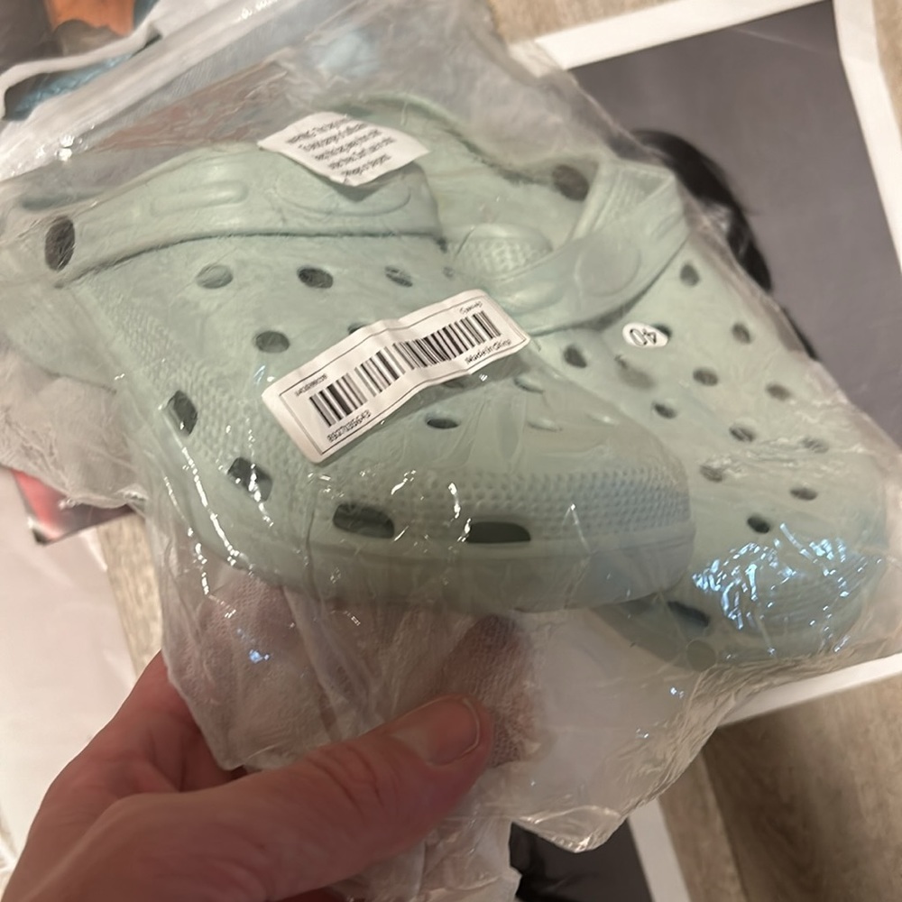 Slippers Sandals House Shoes Comfy look a likes Light Green Size 7 Brand New - Picture 4 of 5